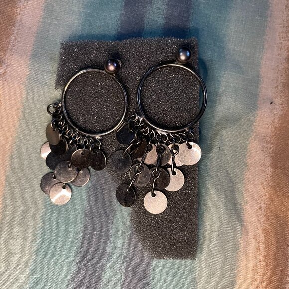 ❣️CLEARANCE ITEM❣️ Claires Earrings - Picture 2 of 7